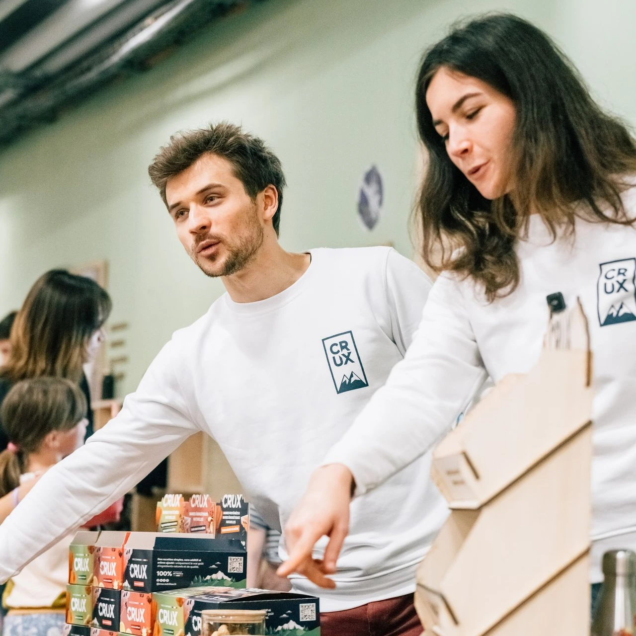 Valentin Decarnin et Margaux Leroy, ingénieurs agroalimentaires et cofondateurs de CRUX Nutrition