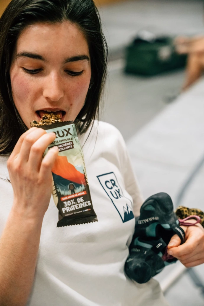 Coraline ribeil team CRUX escalade coach paris barre protéinée