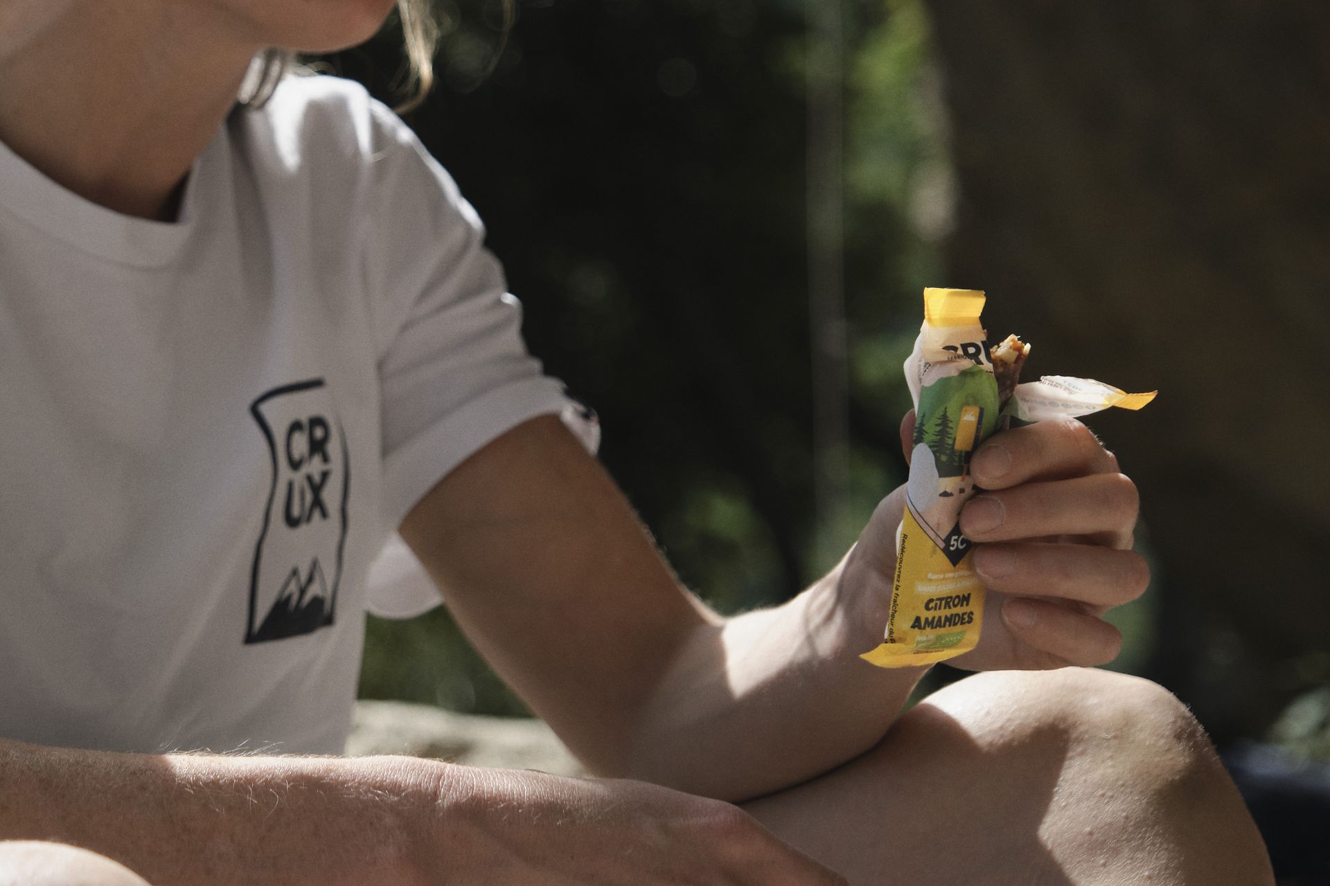 Manon hily falaise team crux barre citron amandes